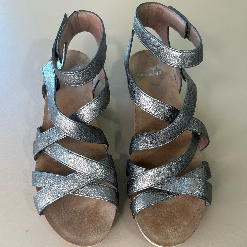 Dansko Veruca Graphite Nappa Sandal Metallic Leather Strappy Wedge SZ41 10.5/11 - Picture 3 of 13